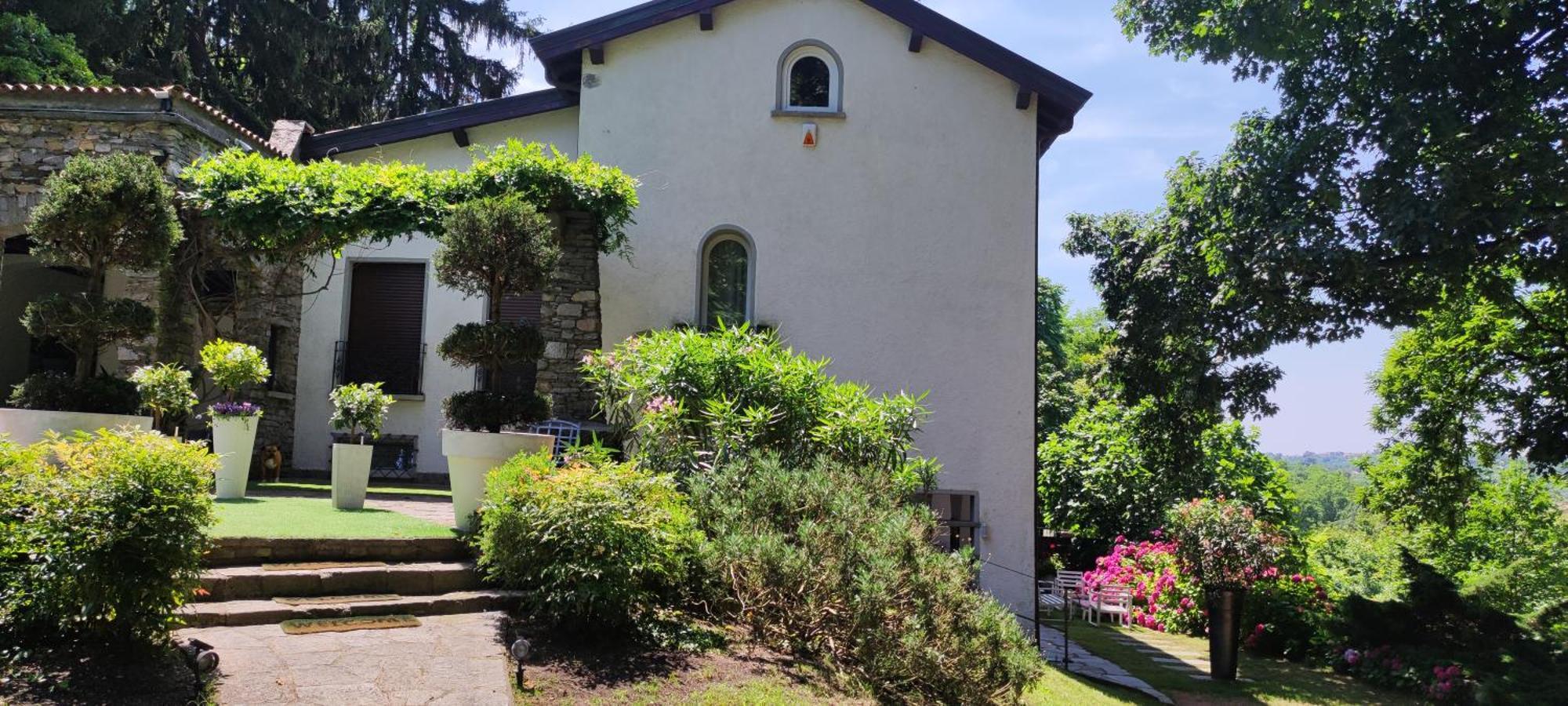 "La Selvetta" Bed And Breakfast Buguggiate ภายนอก รูปภาพ