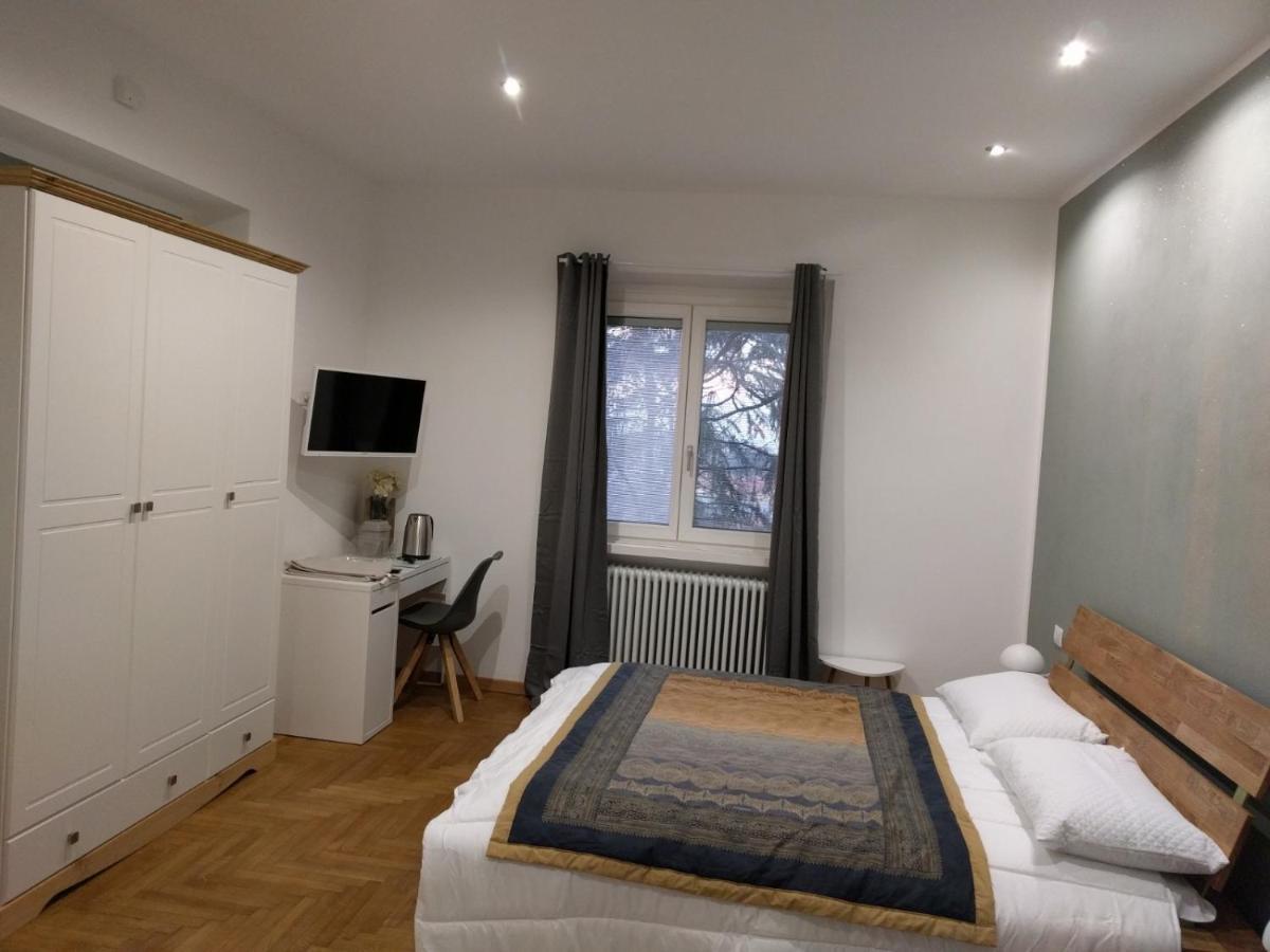 "La Selvetta" Bed And Breakfast Buguggiate ภายนอก รูปภาพ
